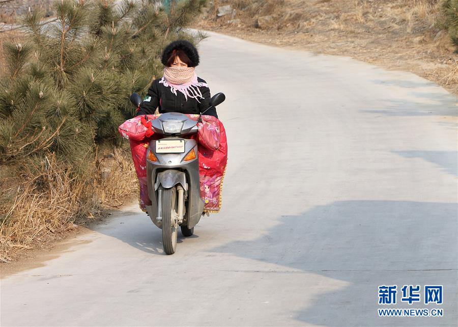 （在習(xí)近平新時(shí)代中國特色社會(huì)主義思想指引下&mdash;&mdash;新時(shí)代新氣象新作為&middot;四好農(nóng)村路&middot;圖文互動(dòng)）（2）路通 民富 心齊&mdash;&mdash;農(nóng)村道路升級(jí)激發(fā)基層向心力