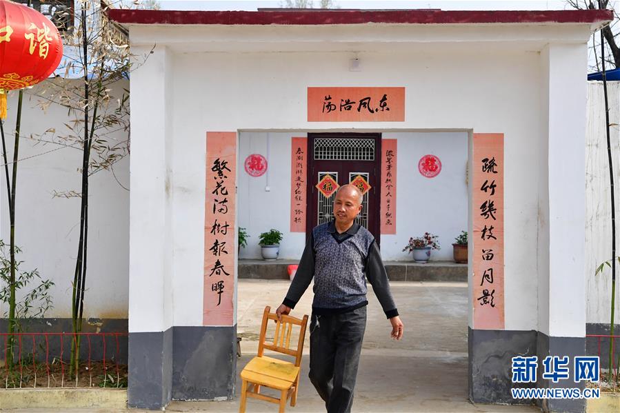 （走基層 聽(tīng)民聲）（1）貧困戶(hù)王萬(wàn)才的&ldquo;詩(shī)意&rdquo;脫貧路