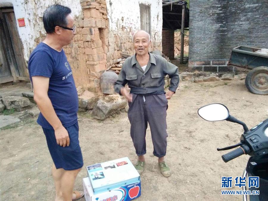 (新時代奮斗者·圖文互動)“他為扶貧耗盡了心血”——追記江西駐村扶貧干部胡學發(fā)