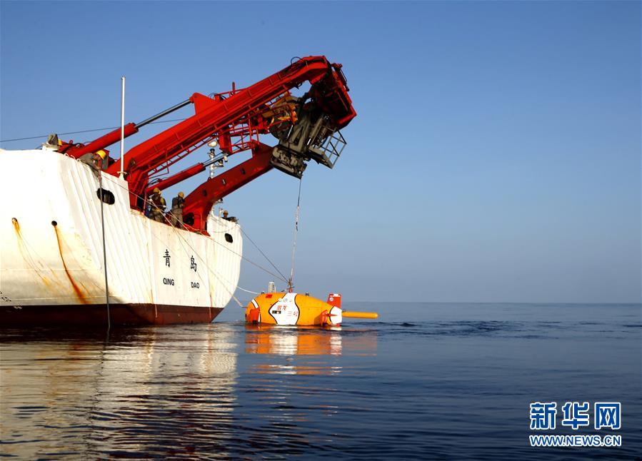 (潛龍?zhí)侥虾?middot;圖文互動)(3)“潛龍三號”海試通過現(xiàn)場驗收 開始試驗性應(yīng)用第一潛