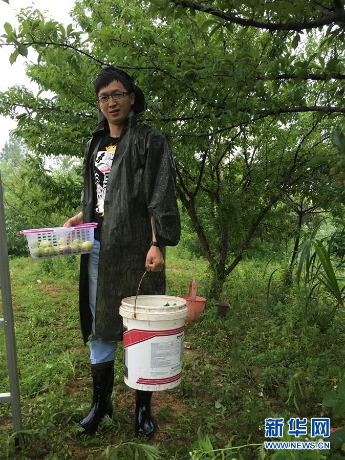 (新時(shí)代奮斗者·圖文互動(dòng))(3)創(chuàng)業(yè)青年鄭紹方:為山鄉(xiāng)振興添上互聯(lián)網(wǎng)“翅膀”