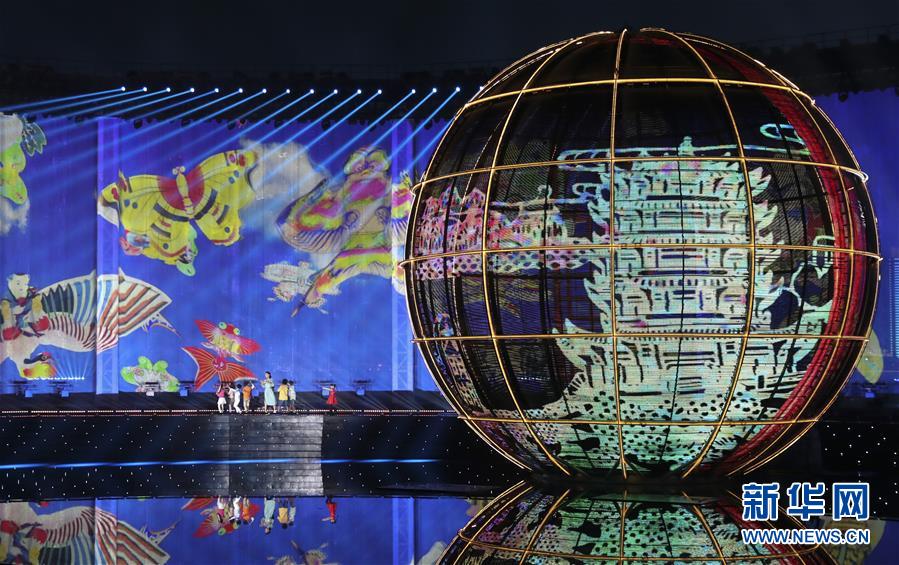 （新華全媒頭條&middot;上合青島峰會&middot;圖文互動）（3）攜手前進(jìn)，開啟上合發(fā)展新征程 &mdash;&mdash;習(xí)近平主席主持上合組織青島峰會 并舉行系列活動紀(jì)實