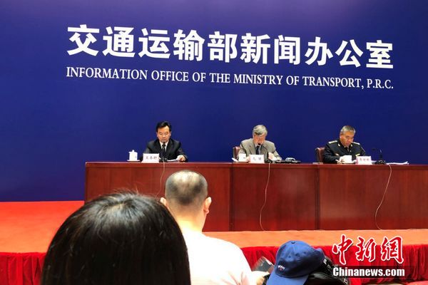 交通運輸部6月份例行新聞發(fā)布會現(xiàn)場。 程春雨 攝