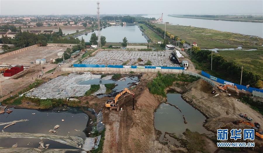 （新華視點&middot;圖文互動）（2）中央督察兩年有的絲毫未改，有的不減反增&mdash;&mdash;江蘇泰興數(shù)萬噸化工廢料和污泥堆放長江邊調(diào)查