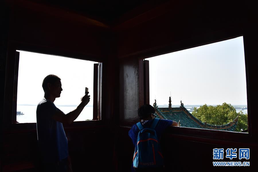 （大江奔流&mdash;&mdash;來自長(zhǎng)江經(jīng)濟(jì)帶的報(bào)道&middot;圖文互動(dòng)）（1）登岳陽(yáng)樓，又見&ldquo;浩浩湯湯&rdquo;