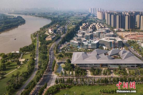 8月9日，航拍南京江心洲新加坡&middot;南京生態(tài)科技島。 <a target='_blank' >中新社</a>記者 泱波 攝