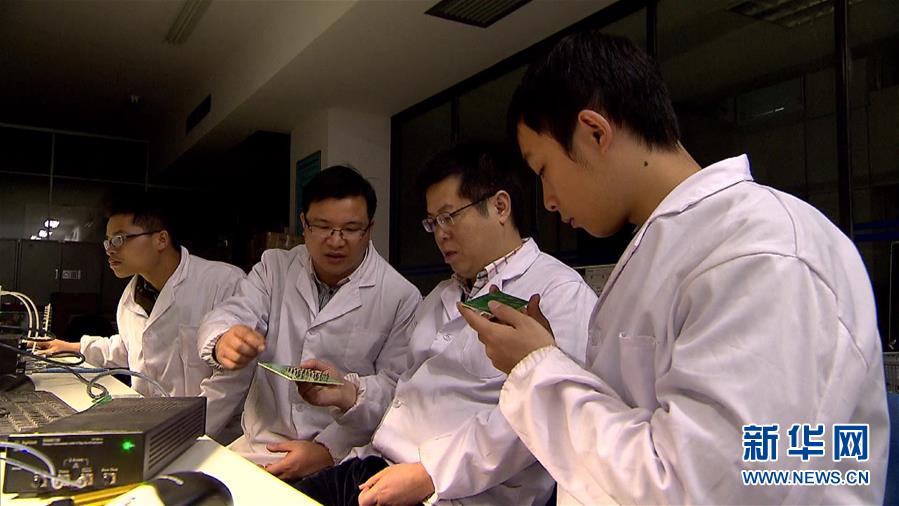 （圖文互動）讓五星紅旗飄揚在世界&ldquo;超算&rdquo;之巔&mdash;&mdash;記國防科大計算機學(xué)院院長廖湘科