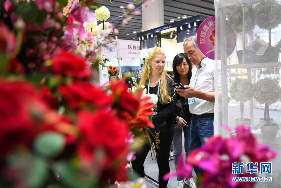 (新華全媒頭條·圖文互動(dòng))(2)揮寫中國與世界交融發(fā)展新畫卷——以習(xí)近平同志為核心的黨中央引領(lǐng)中國深層次全方位開放紀(jì)實(shí)