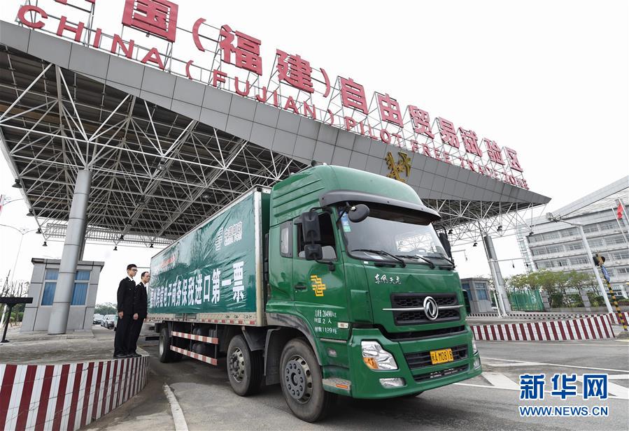 (新華全媒頭條·圖文互動(dòng))(4)揮寫中國與世界交融發(fā)展新畫卷——以習(xí)近平同志為核心的黨中央引領(lǐng)中國深層次全方位開放紀(jì)實(shí)