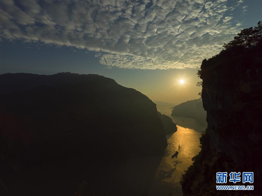 （百城百縣百企調研行&middot;圖文互動）（5）建設長江綠色走廊再譜新章&mdash;&mdash;長江三峽集團發(fā)展紀實