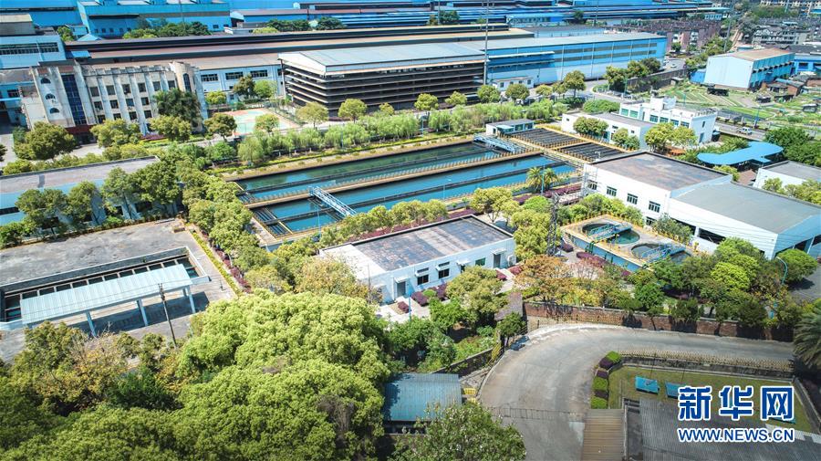 (在習(xí)近平新時代中國特色社會主義思想指引下·慶祝改革開放40周年·綠色發(fā)展·圖文互動)(1)吹盡狂沙始到金——綠色發(fā)展之“金”的故事