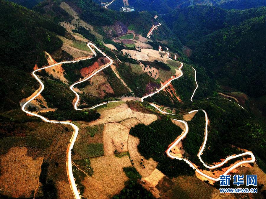 (輝煌60年·壯美新廣西·圖文互動(dòng))(7)從禿山到青山的蝶變——廣西石漠化治理10年再現(xiàn)發(fā)展生機(jī)