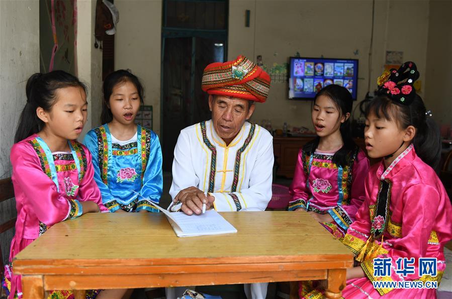 (輝煌60年·壯美新廣西·圖文互動)(5)和睦相處一家親 攜手并進謀發(fā)展——廣西民族團結(jié)發(fā)展觀察