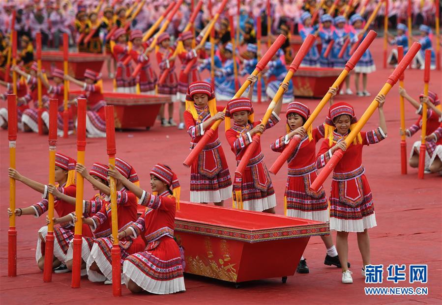 (輝煌60年·壯美新廣西·圖文互動)(7)和睦相處一家親 攜手并進謀發(fā)展——廣西民族團結(jié)發(fā)展觀察