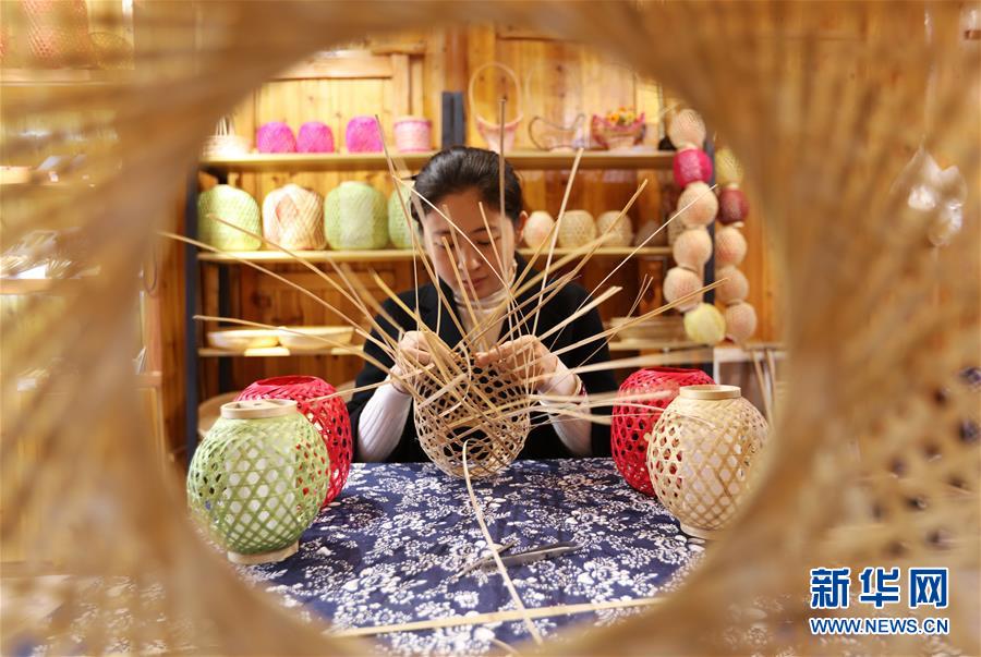 （在習(xí)近平新時(shí)代中國(guó)特色社會(huì)主義思想指引下&middot;慶祝改革開放40周年）（新華全媒頭條&middot;圖文互動(dòng)）（3）在改革開放大潮中砥礪奮進(jìn)&mdash;&mdash;新時(shí)代踐行新發(fā)展理念紀(jì)行