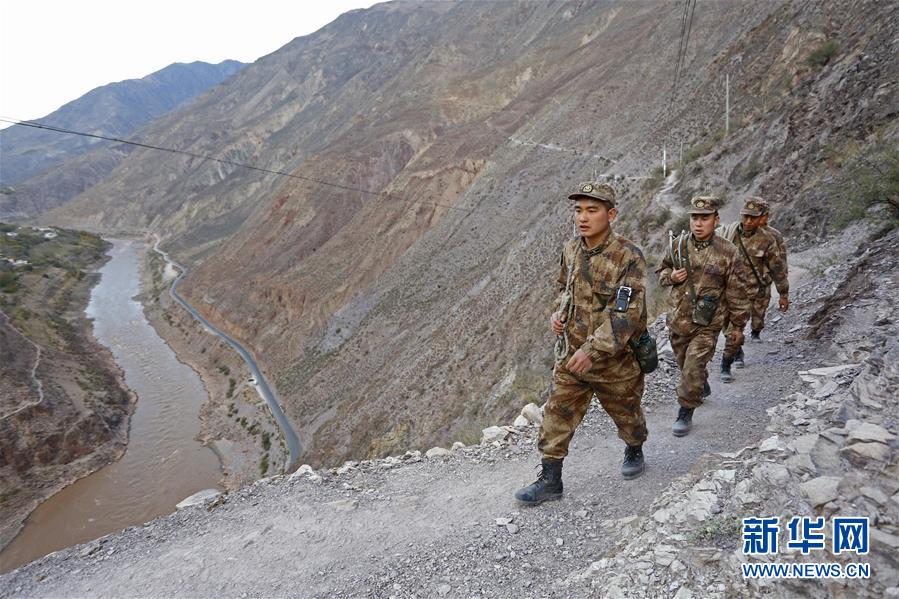 (向奉獻(xiàn)者致敬·圖文互動(dòng))(1)情注一纜通滇藏——記某信息通信基地四營(yíng)五連連長(zhǎng)翁春芳