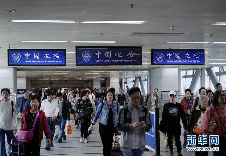 （圖文互動(dòng)）（4）四十年、一扇窗&mdash;&mdash;兩地值守者眼中的羅湖橋