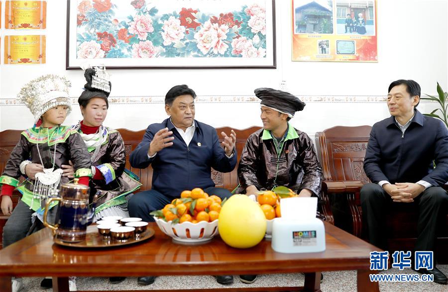 （時政）白瑪赤林率中央代表團四分團在河池看望慰問各族各界干部群眾