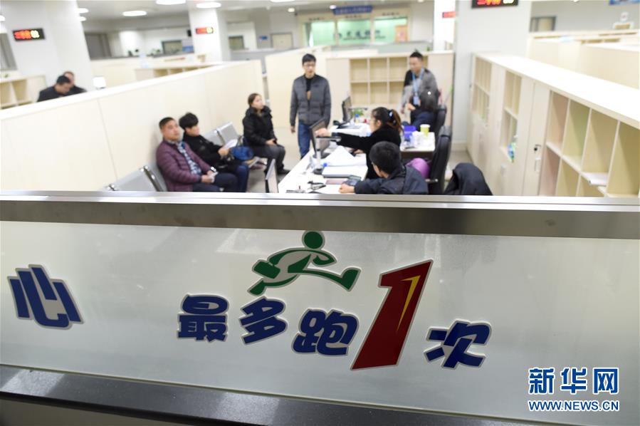 （新華全媒頭條&middot;圖文互動(dòng)）（3）高舉新時(shí)代改革開(kāi)放旗幟&mdash;&mdash;以習(xí)近平同志為核心的黨中央引領(lǐng)改革開(kāi)放紀(jì)實(shí)