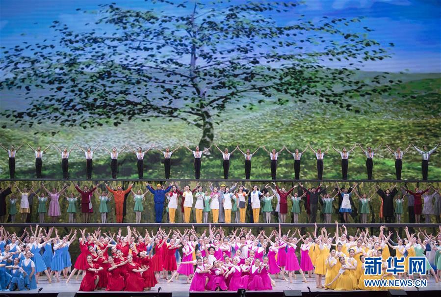 (時(shí)政)(2)慶祝改革開放40周年文藝晚會(huì)《我們的四十年》舉行