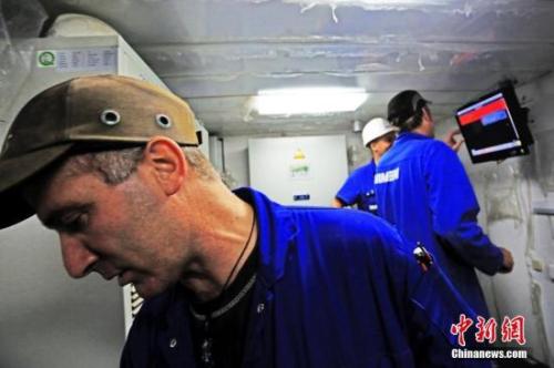 中國造船廠里的外籍員工。 李風 攝