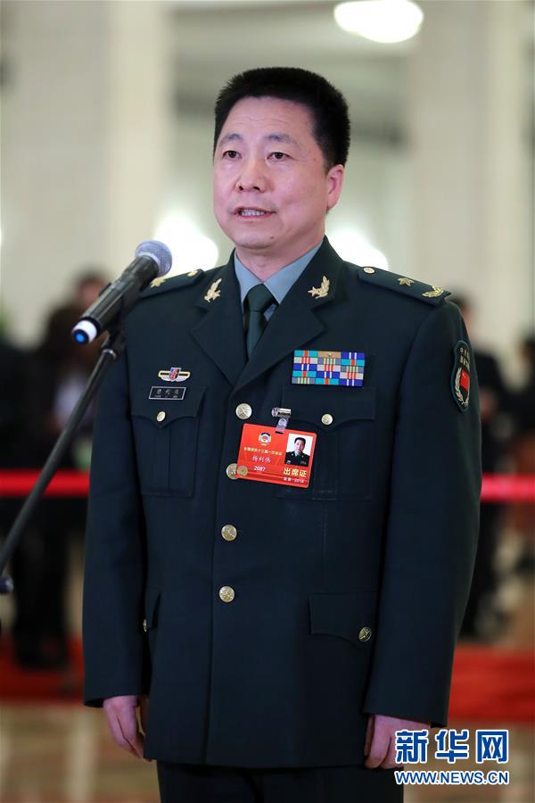 （兩會(huì)&middot;政協(xié)開幕）（1）全國(guó)政協(xié)委員接受采訪