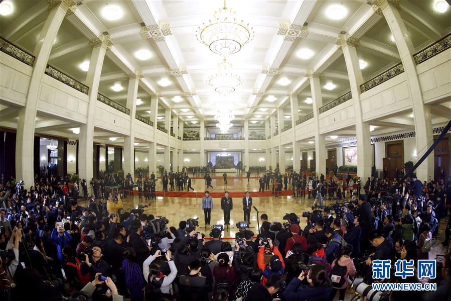 （兩會(huì)&middot;政協(xié)開(kāi)幕）（2）全國(guó)政協(xié)委員接受采訪(fǎng)