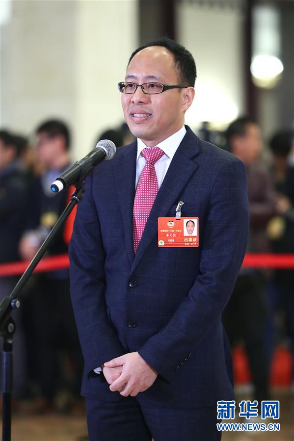 （兩會(huì)&middot;政協(xié)開幕）（13）全國政協(xié)委員接受采訪