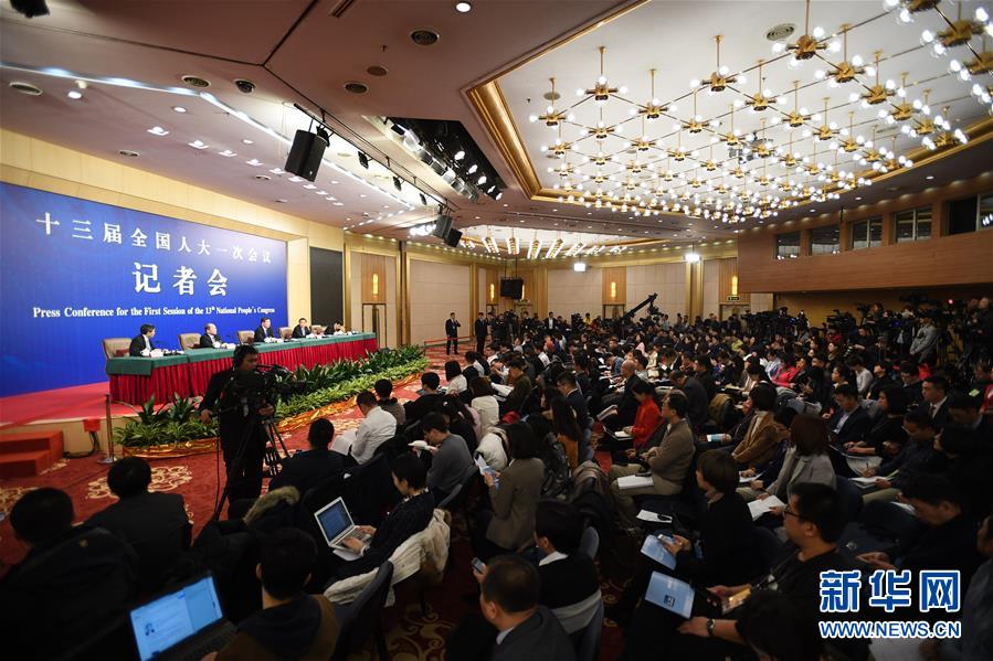 （兩會(huì)）（4）國(guó)家發(fā)改委主任何立峰等就&ldquo;創(chuàng)新和完善宏觀調(diào)控，推動(dòng)高質(zhì)量發(fā)展&rdquo;答記者問