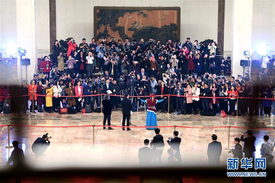 （兩會(huì)&middot;XHDW）（15）全國政協(xié)委員接受采訪