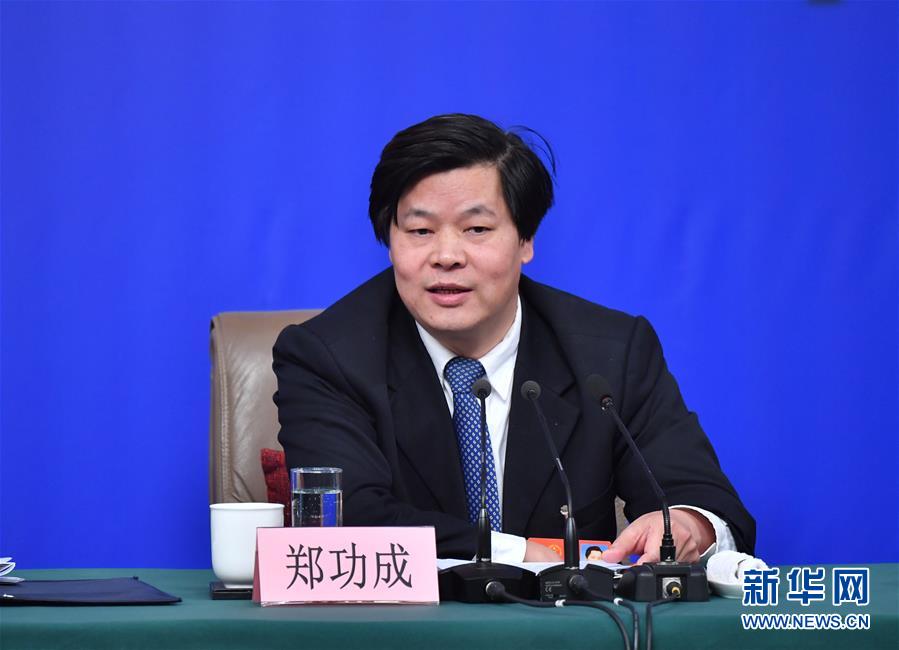 (兩會(huì)·XHDW)(7)全國(guó)人大相關(guān)負(fù)責(zé)人就“人大監(jiān)督工作”答記者問(wèn)