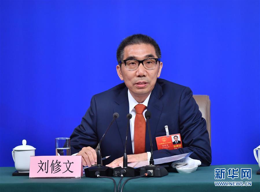 （兩會&middot;XHDW）（8）全國人大相關負責人就&ldquo;人大監(jiān)督工作&rdquo;答記者問