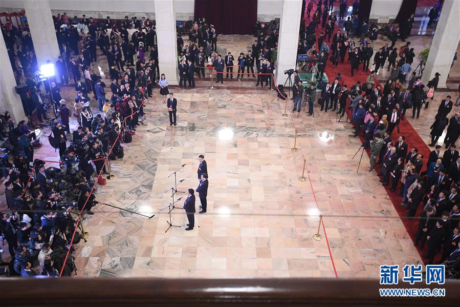 （兩會(huì)&middot;XHDW）（14）全國人大代表接受采訪