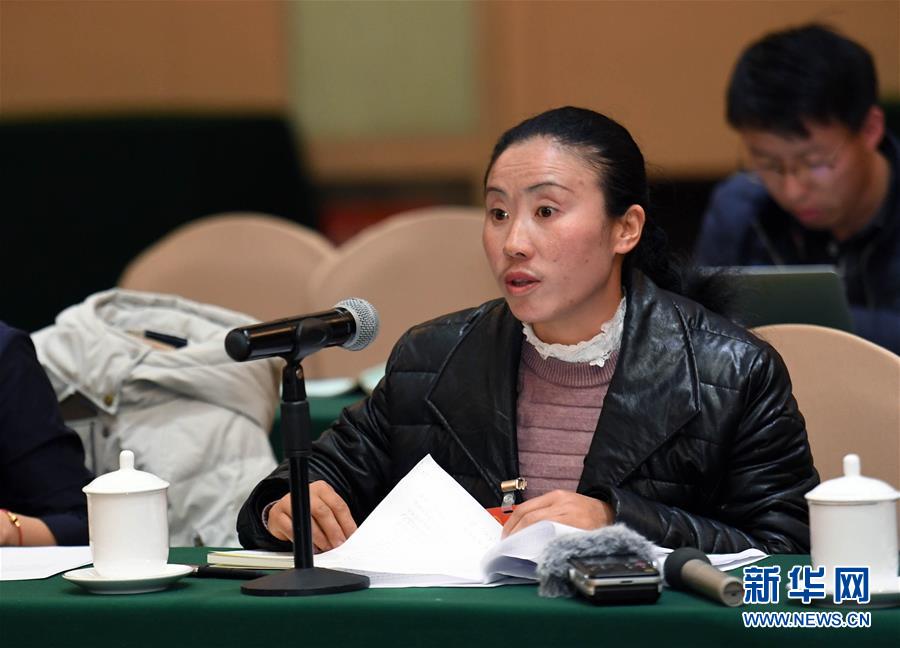 （兩會&middot;基層代表履職故事）（3）全國人大代表?xiàng)钌徲ⅲ簽榘傩战】当ｑ{護(hù)航