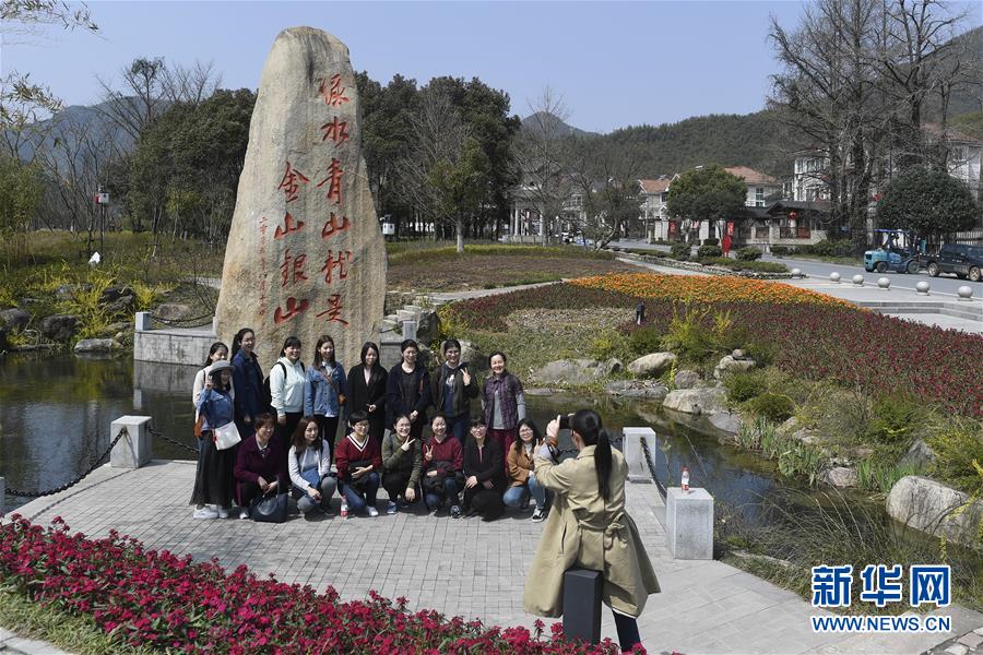 （新華全媒頭條&middot;圖文互動(dòng)）（8）風(fēng)正一帆懸&mdash;&mdash;以習(xí)近平同志為核心的黨中央治國理政一年間