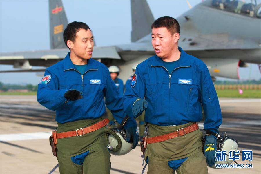 （新華全媒頭條&middot;圖文互動(dòng)）（3）戰(zhàn)鷹，為祖國奮飛&mdash;&mdash;記空軍航空兵某旅旅長、特級(jí)飛行員郝井文