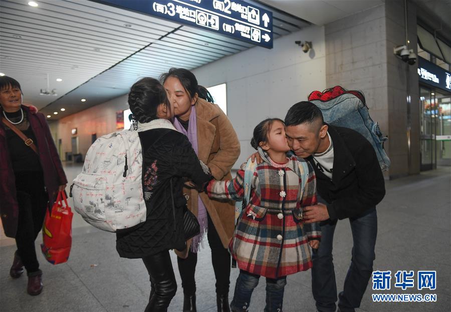 （新華全媒頭條&middot;春運(yùn)高峰&middot;圖文互動(dòng)）（8）感受春運(yùn)新變化 
