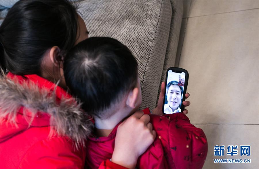 （新春走基層&middot;圖文互動(dòng)）（2）車站，懂得大海的浪漫&mdash;&mdash;&ldquo;一帶一路&rdquo;夫妻的春節(jié)連線