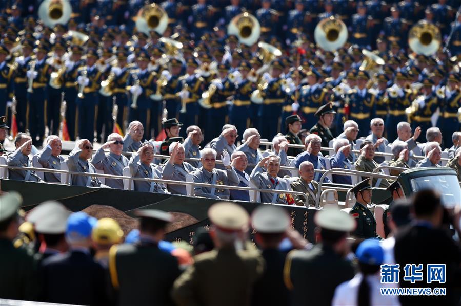 （新華全媒頭條&middot;強(qiáng)軍思想引領(lǐng)新征程&middot;圖文互動(dòng)）（2）那一刻，我們光榮接受檢閱