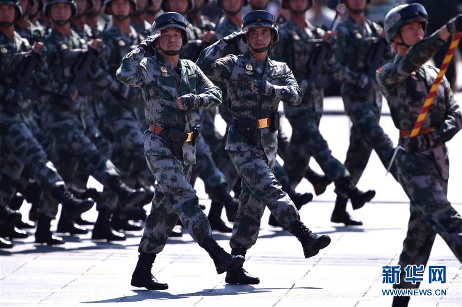 （新華全媒頭條&middot;強(qiáng)軍思想引領(lǐng)新征程&middot;圖文互動(dòng)）（4）那一刻，我們光榮接受檢閱