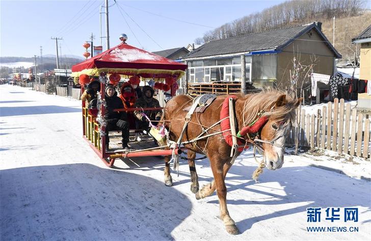 （在習(xí)近平新時代中國特色社會主義思想指引下&mdash;&mdash;新時代新作為新篇章&middot;圖文互動）（4）三年，從無名小屯到聲名遠(yuǎn)播&mdash;&mdash;這個&ldquo;雪鄉(xiāng)&rdquo;是如何做到的？