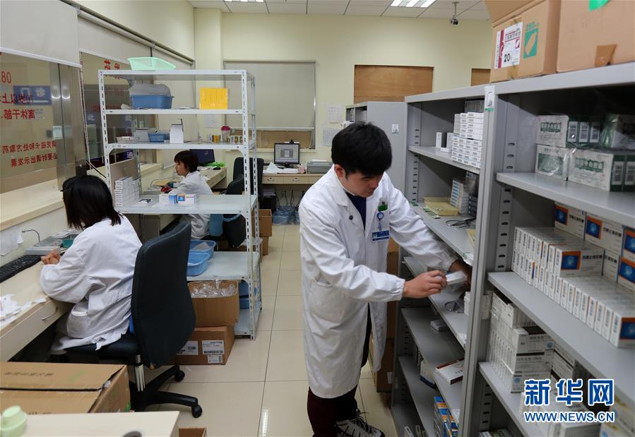 （新華全媒頭條&middot;圖文互動(dòng)）（1）一粒藥片牽動(dòng)萬人心，藥品集中采購(gòu)給你我省了多少？