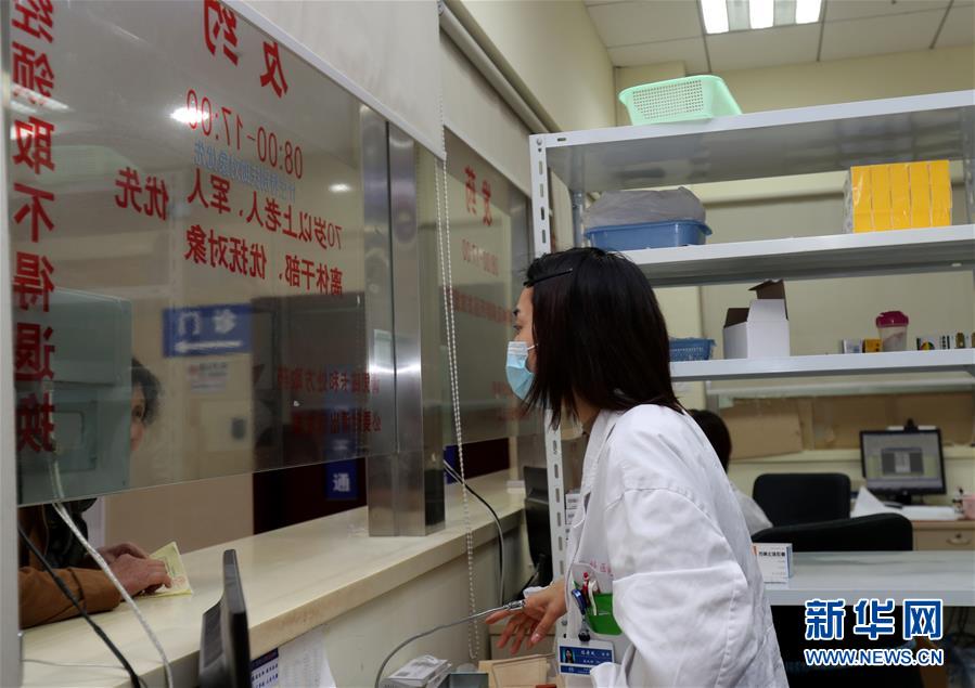 （新華全媒頭條&middot;圖文互動(dòng)）（4）一粒藥片牽動(dòng)萬人心，藥品集中采購(gòu)給你我省了多少？