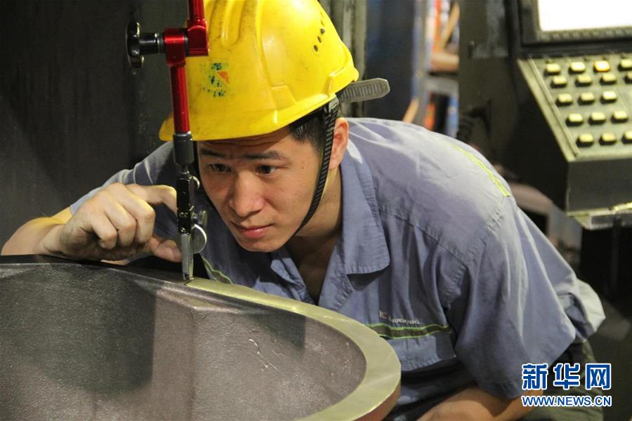 (新華全媒頭條·圖文互動(dòng))(2)讓奮斗成為人生最亮麗的底色——寫在2019年“五一”國(guó)際勞動(dòng)節(jié)到來之際