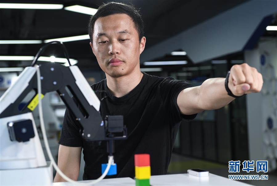 （新華全媒頭條&middot;圖文互動）（13）青春萬歲 強(qiáng)國有我