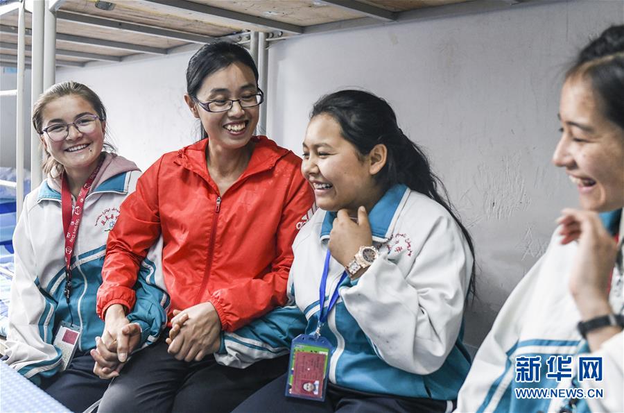 （新華全媒頭條&middot;圖文互動）（5）大漠小城的別樣青春&mdash;&mdash;記內地青年學子扎根新疆且末教書育人