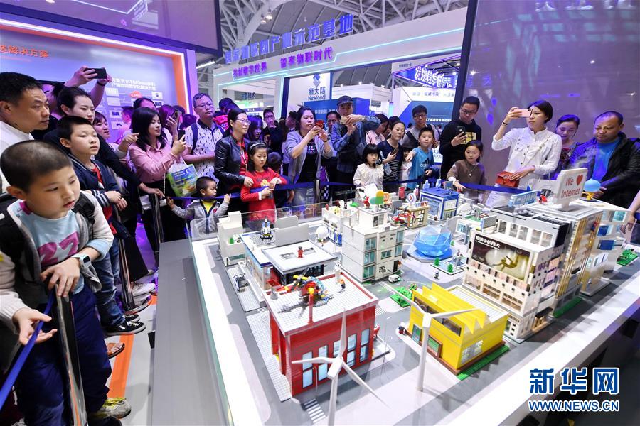 （新華全媒頭條&middot;圖文互動(dòng)）（3）從&ldquo;數(shù)字中國(guó)&rdquo;看中國(guó)發(fā)展新信號(hào)、新亮點(diǎn)、新趨勢(shì)