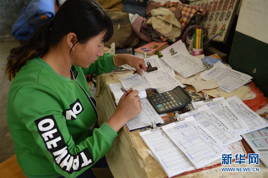 （在習(xí)近平新時代中國特色社會主義思想指引下&mdash;&mdash;新時代新作為新篇章&middot;圖文互動）（4）云南省陸良縣：農(nóng)民給供銷社打&ldquo;白條&rdquo; 