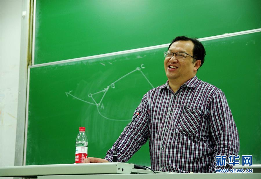 （新華全媒頭條&middot;圖文互動(dòng)）（9）鍛造領(lǐng)航復(fù)興的中流砥柱&mdash;&mdash;寫在&ldquo;不忘初心、牢記使命&rdquo;主題教育即將啟動(dòng)之際