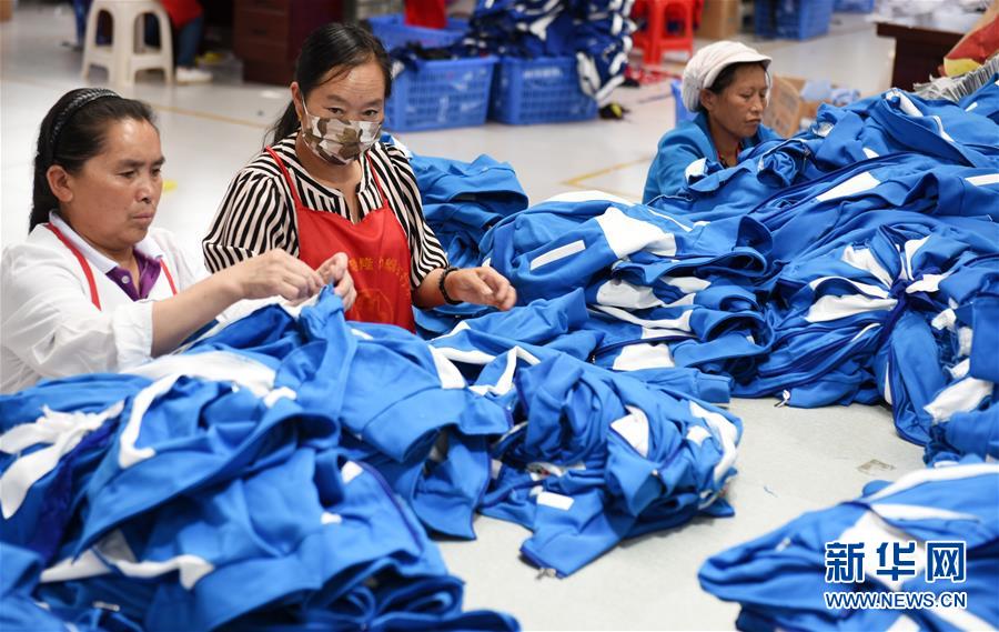 （壯麗70年&middot;奮斗新時代&middot;圖文互動）（10）奮進(jìn)的阿妹戚托&mdash;&mdash;貴州三寶彝族鄉(xiāng)整鄉(xiāng)搬遷見聞